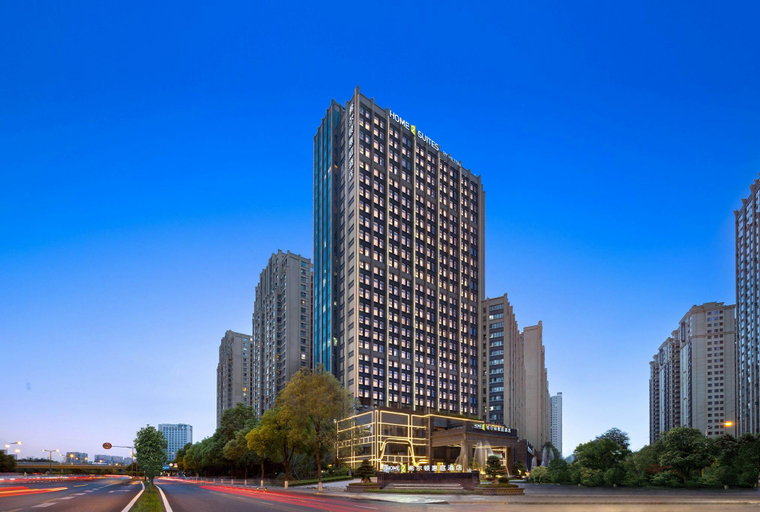 Exterior & Views