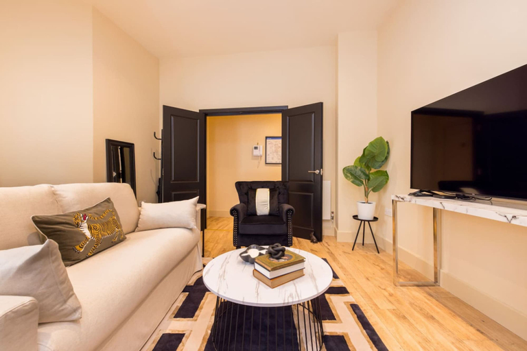 Room 2, London Muse 1 Bedroom Apartment in Belgravia, London