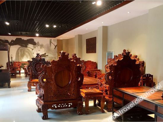 Others 3, the Wood Hotel, Kunming
