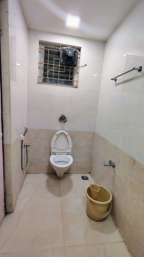 Bathroom 5, Hotel Rayas, Thanjavur