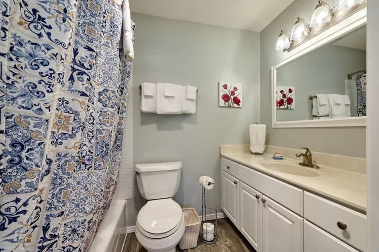 Bathroom 3, Sea Gypsy Rentals, Lincoln