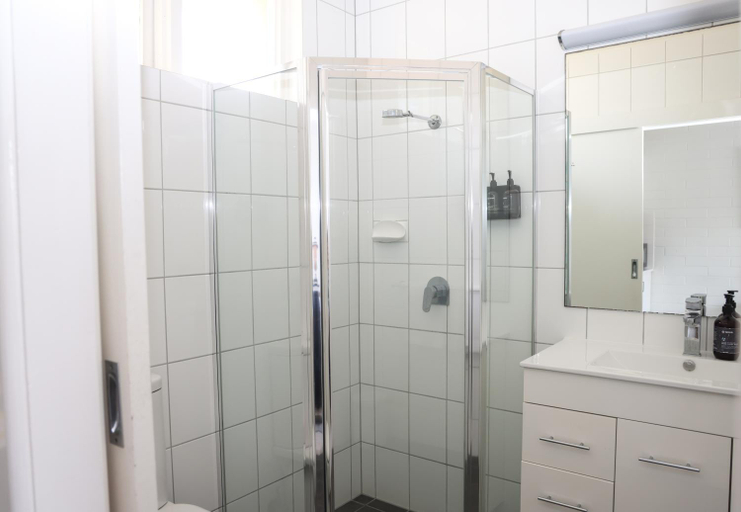 Bathroom 3, Harbour View Motel, Robe