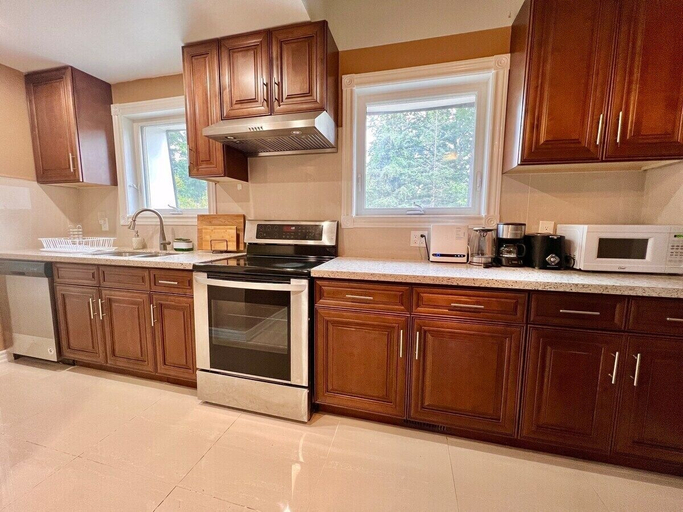 Others 3, Cozy Home Near Transit & Hillcrest Mall with Free Parking, York
