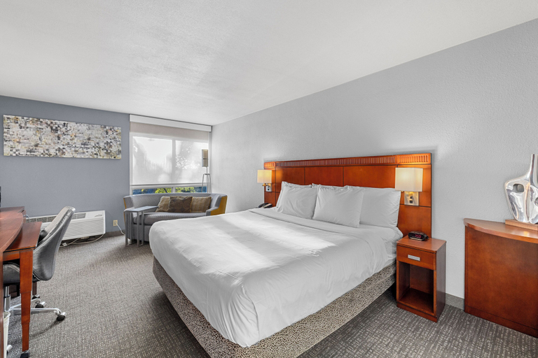Bedroom 3, Riverside Hotel & Conference Center, Natrona