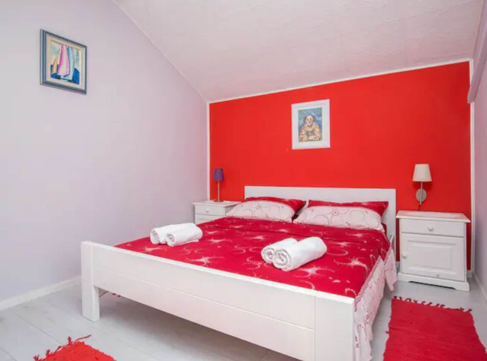 Room 5, Beach House Legosi, Pojezerje