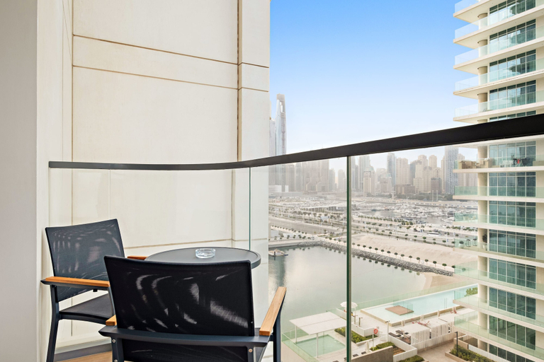 Room 5, Silkhaus Stylish 1bdr Harbor View Marina Vista, Dubai