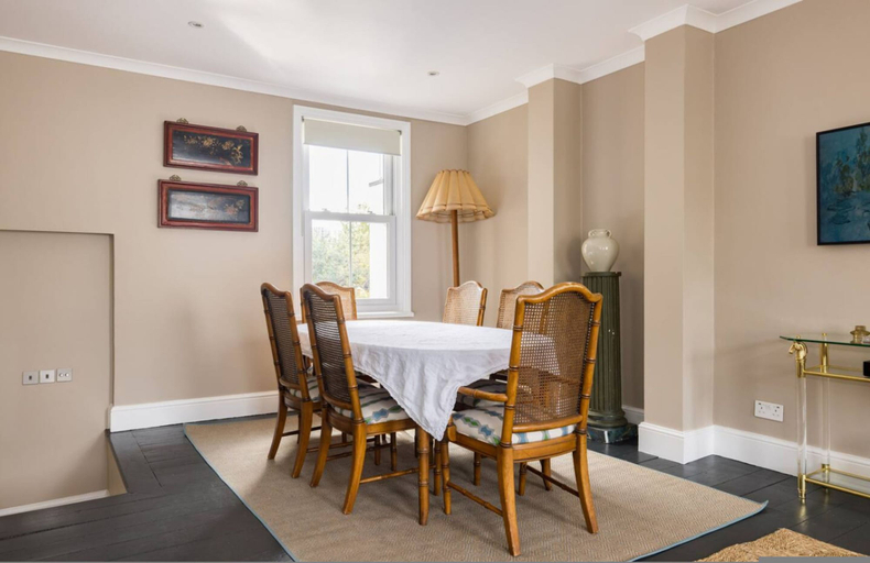 Room 4, The Thames Embrace 3 BR Garden House in Battersea, London