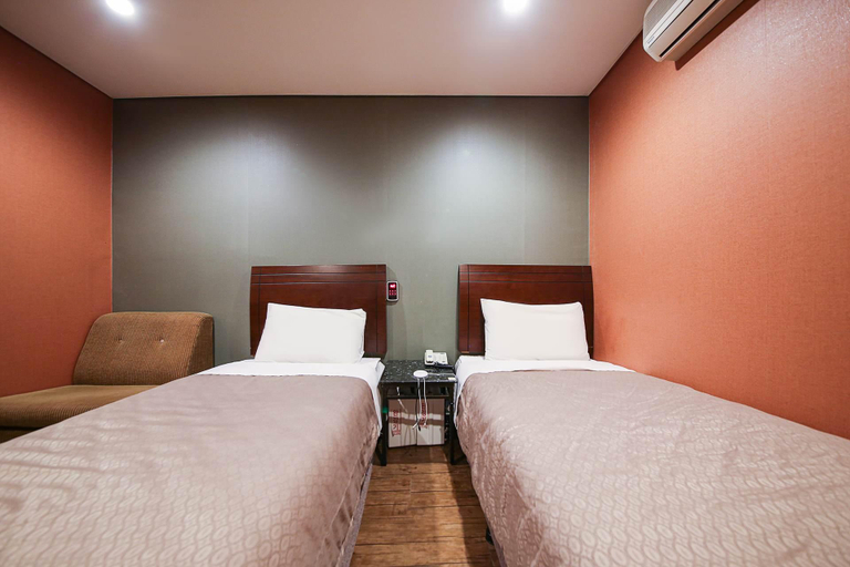 Bedroom 3, Jeongseon Land Hotel, Jeongseon