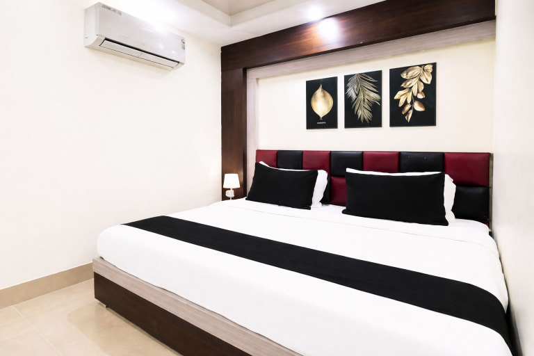 Room 4, Hotel Book N Stay Sampadaa, Puri