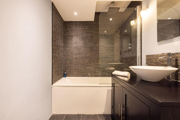 Bathroom 5, Sugared Almond - 1 Bedroom Apartment Notting Hill, London