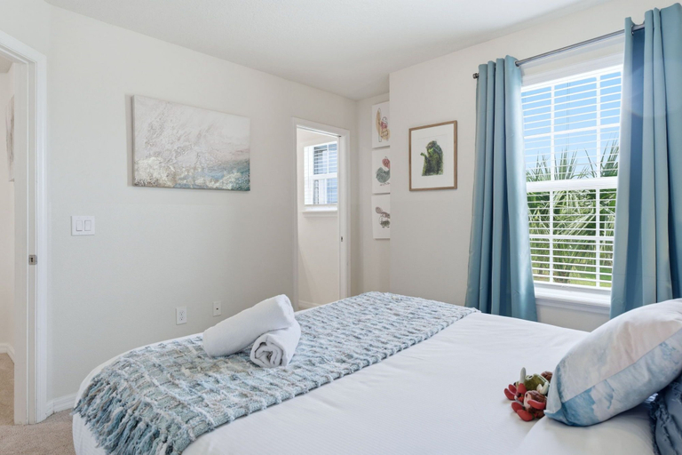Room 1, Enchanted Palms Villa 7BR w Private Pool, Polk