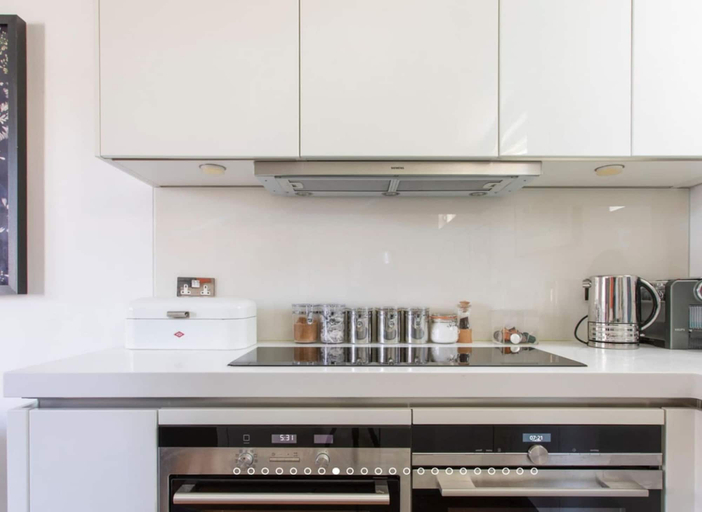Room 3, Magenta 3 Bedroom Home by Battersea Park, London