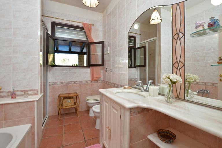 Bathroom 5, Villa Torres, Ragusa