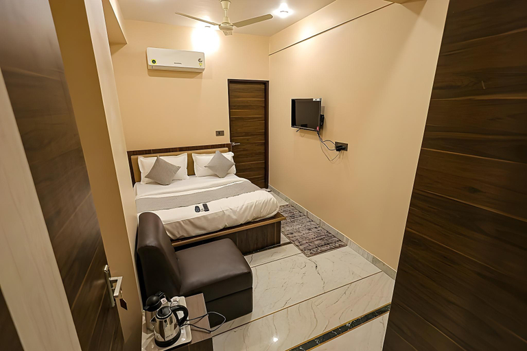 Bathroom 2, Hotel Pearl Square, Jaipur