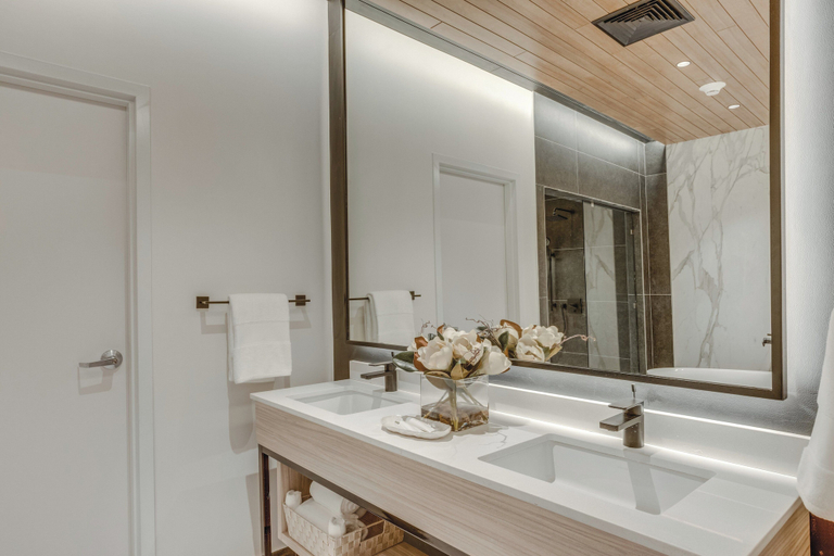 Bathroom 4, Fort George Hotel & Spa