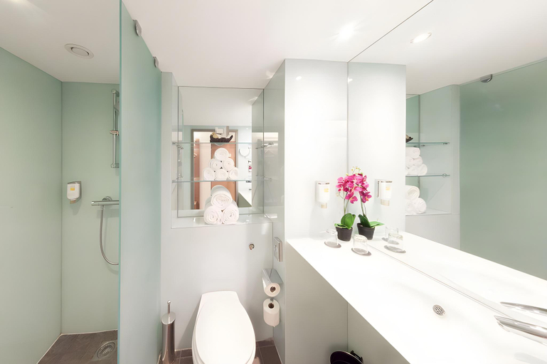 Bathroom 3, Hotel Orangerie, Wien