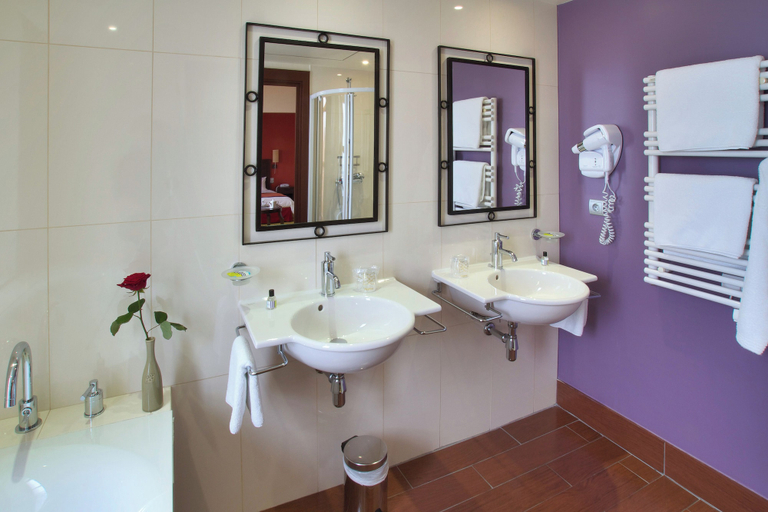 Bathroom 5, Hotel Le Clos Rebillotte, Haute-Saône