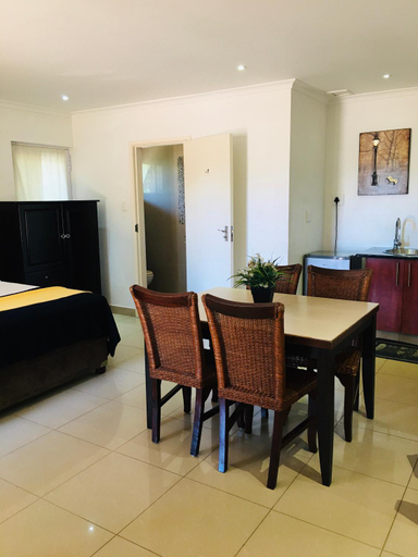 Others 4, Umhlanga Guesthouse, eThekwini