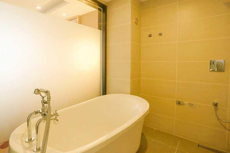 Bathroom 4, Lavande Hotel Leshan High-Speed Rail Station Wanda Plaza Branch, Leshan