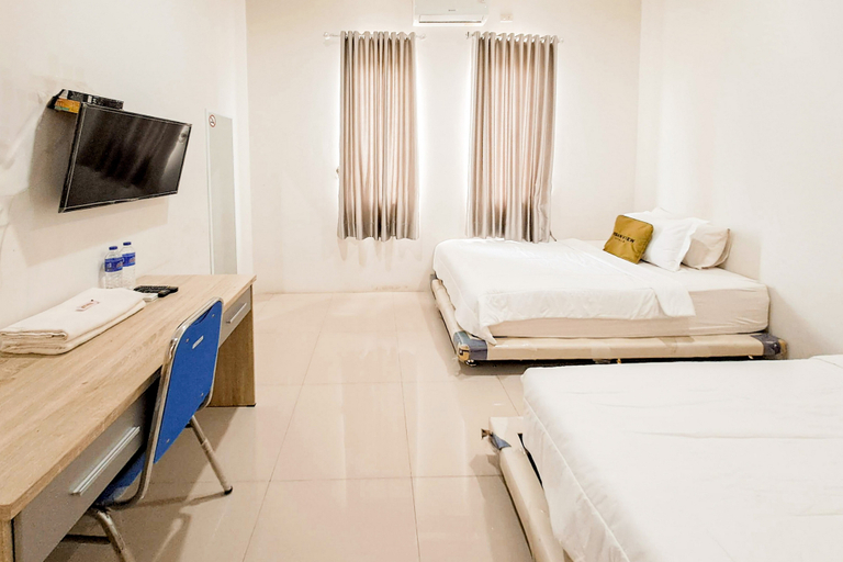 Bedroom 2, Urbanview Hotel Gracia Metro Lampung, Metro