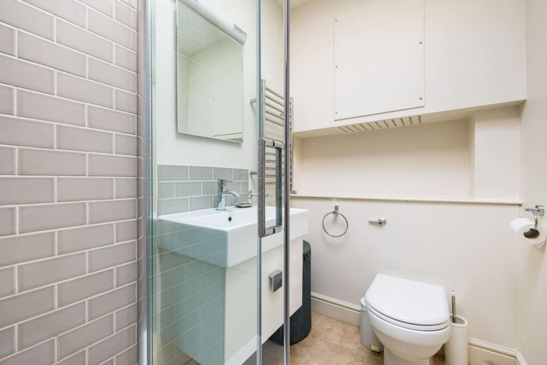 Room 4, The Pimlico Lime 1 Bedroom in Belgravia, London
