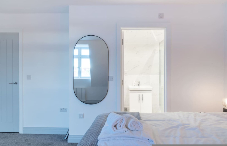 Room 3, Newly Refurbished 2 bed With Fantastic View, London