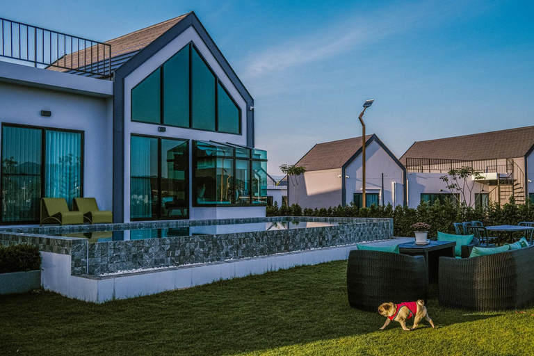 Exterior & Views