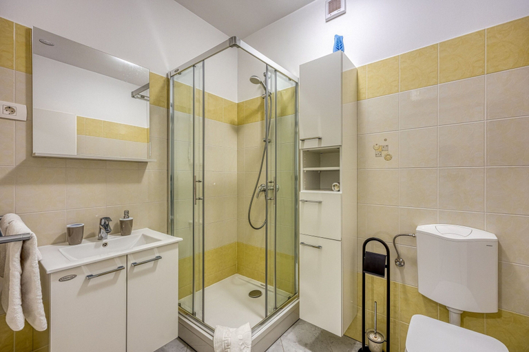 Bathroom, Modern Apt Deni: Terrace + Private Parking, Koper