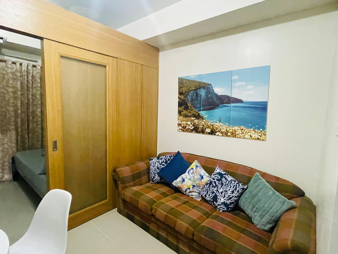 3, Elegant Pasay City Apartment with Central Heating Shared Pool, Pasay City