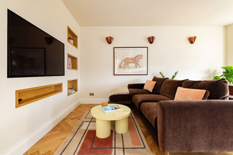 Room 3, The Queensway 1 Bedroom Apartment, London