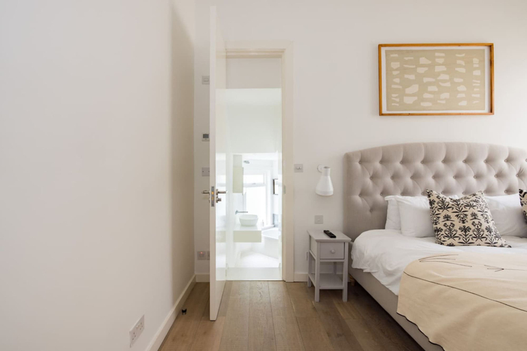 Room 4, Calm Diva 2 Bedroom Apartment in Notting Hill, London
