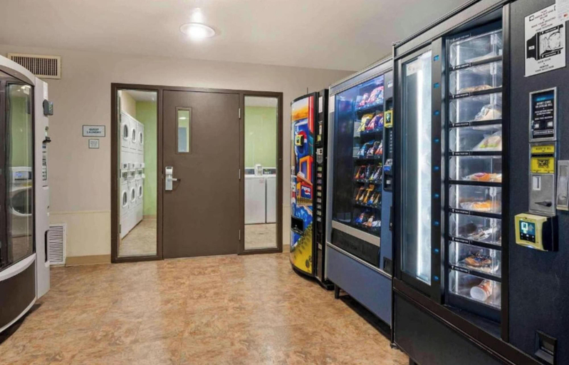 Food & Drinks 5, Studio 6 Extended Stay Cincinnati Sharonville OH, Hamilton