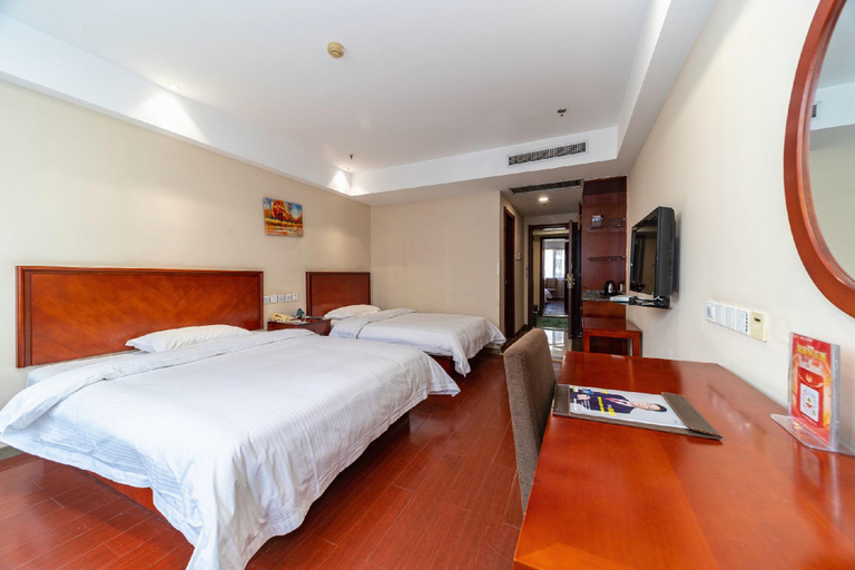 Bedroom 2, GreenTree Inn Rizhao Haiqu East Road Hotel, Rizhao