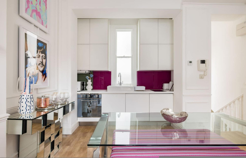 Room 2, Cosy and Stylish Chelsea 2 Bedroom Flat, London