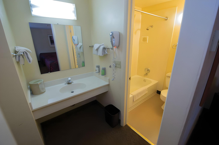 Bathroom, Maswik Lodge, Coconino