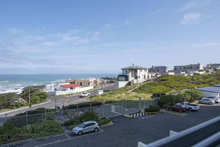 Others 4, Blouberg Heights 207, City of Cape Town