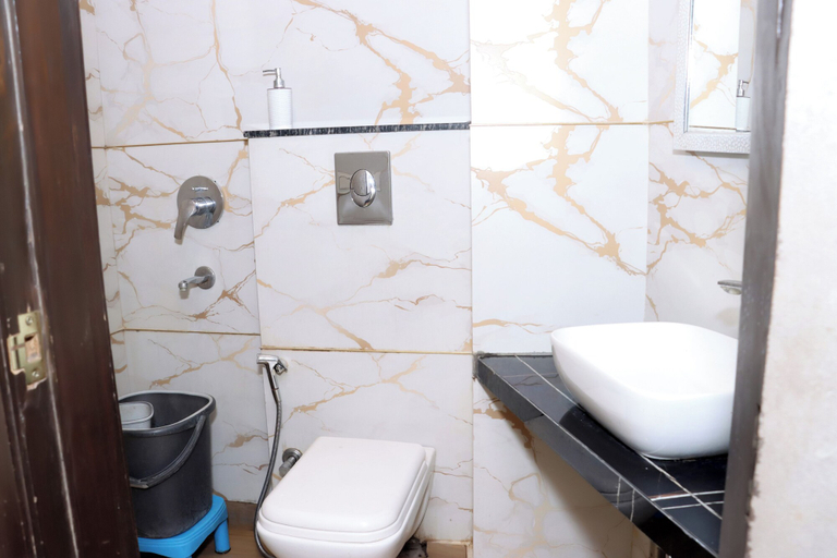 Bathroom 4, Hotel Red stone inn, Delhi