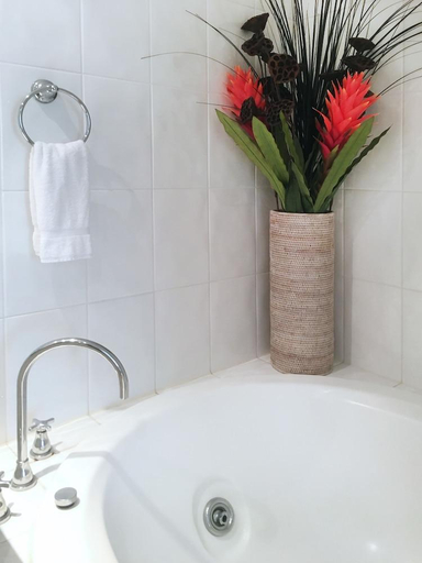 Bathroom 5, Cayman Villas, Douglas