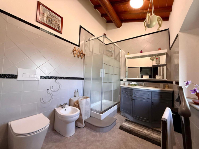 Bathroom 4, Borgo Antico, Florence