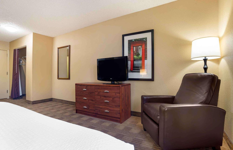 Bedroom 3, Studio 6 Suites Jackson Ridgeland MS, Madison