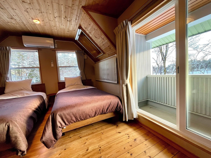 Room 4, Three Peaks House, Hakuba