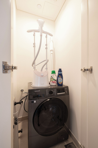 Laundry 2, Luxury Stays @ Downtown Views 2 with UniDwellers Holiday Homes, Dubai