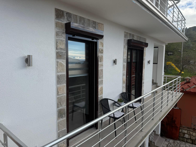 Others 5, Apartment Lorena