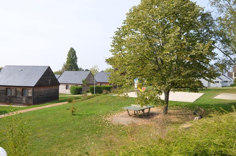 Others 5, Les Lodges de Sainte Suzanne, Mayenne