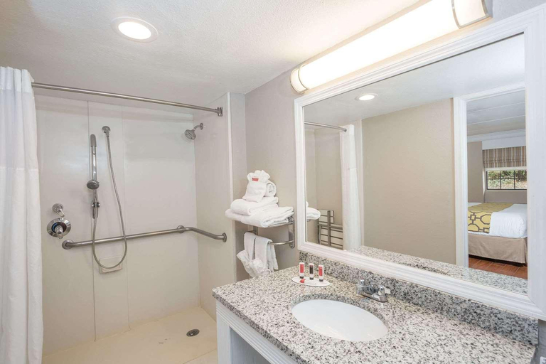 Bathroom 3, Casa Bella Inn and Suites, Leon