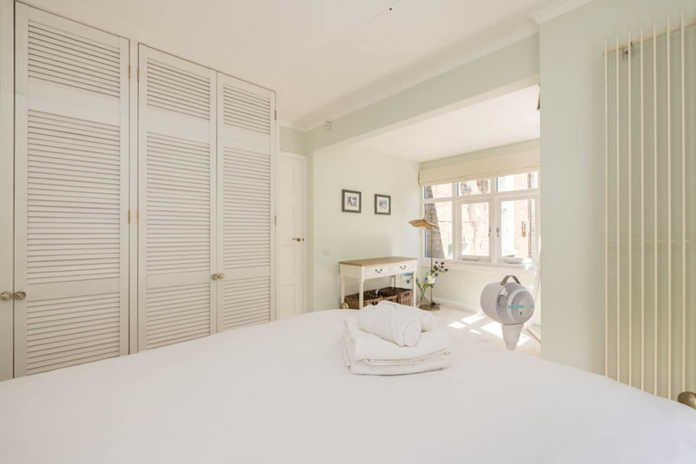 Bedroom 2, Sugared Almond - 1 Bedroom Apartment Notting Hill, London