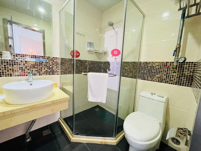 Bathroom 3, 7 Days Inn Huludao Xingcheng University Town, Huludao