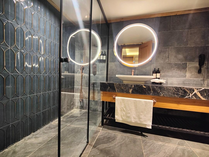 Bathroom 4, The Vale Lodge Pahalgam, Anantnag