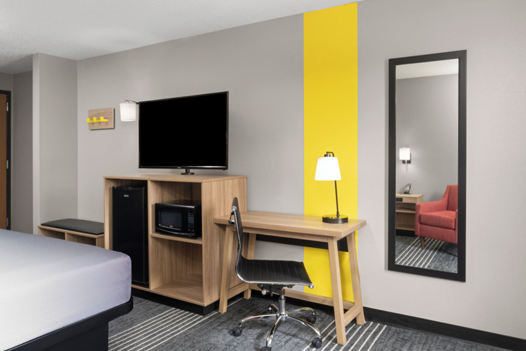Bedroom 4, Super 8 by Wyndham Chattanooga East/Hamilton Place, Hamilton