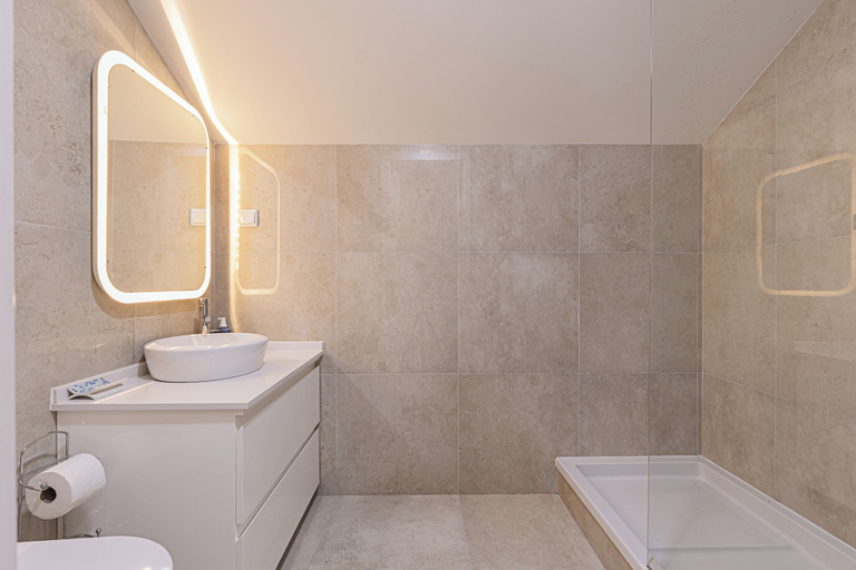 Bathroom 4, Cortes Apartment in Lisbon Historic, Lisbon